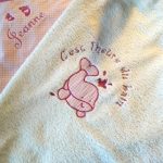 cape de bain brodee rose